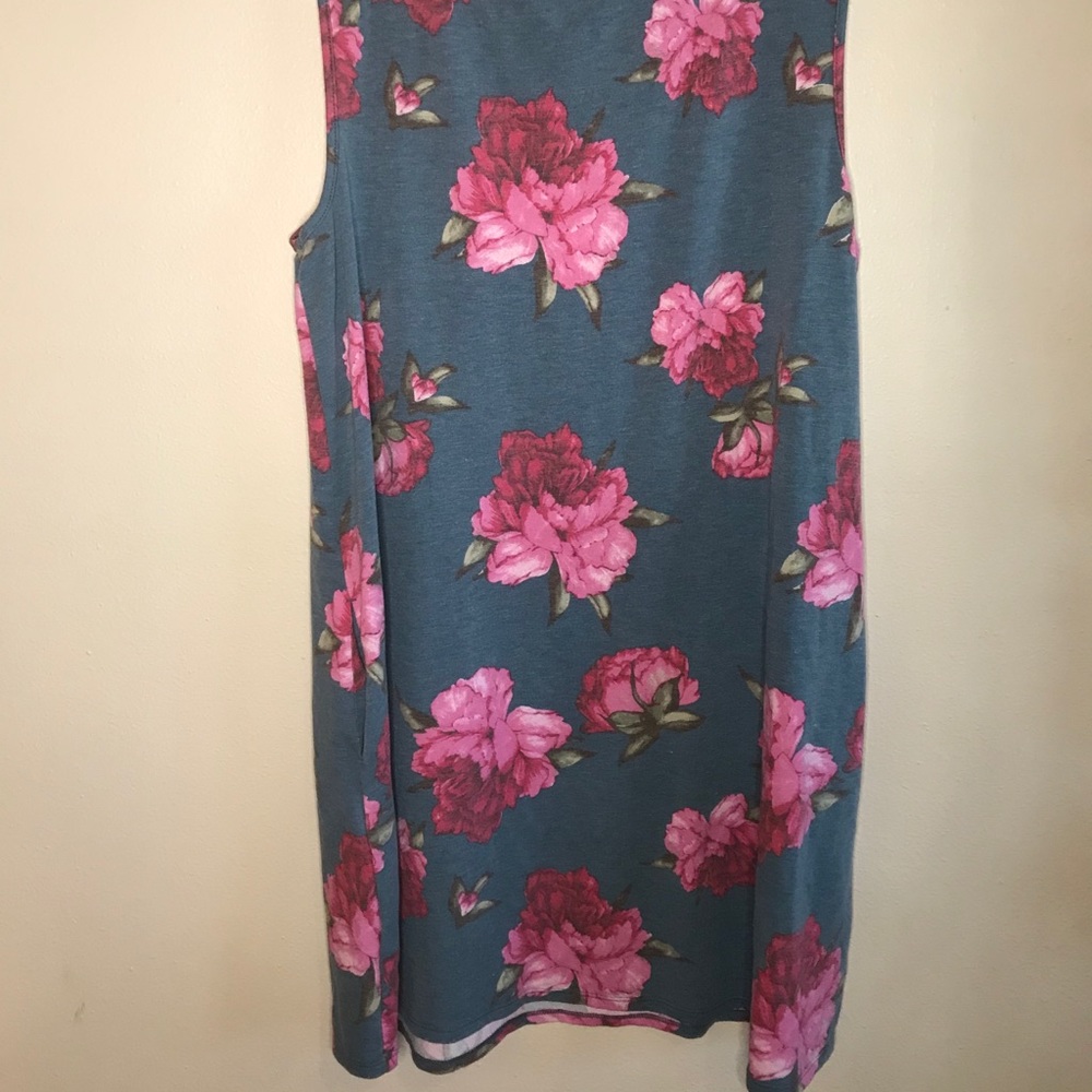 Sleeveless floral dress